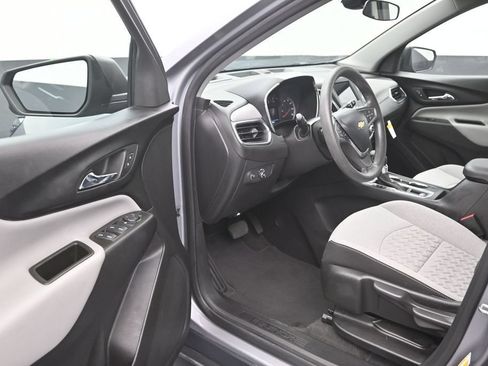 Used 2023 Chevrolet Equinox LS FWD image 11