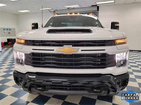 Used 2025 Chevrolet Silverado 2500 Custom w/ Custom Value Package image 2