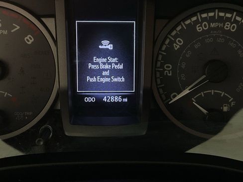 Used 2020 Toyota Tacoma TRD Sport image 38