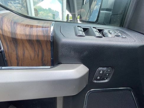 Used 2019 Ford F150 Lariat w/ Trailer Tow Package image 32