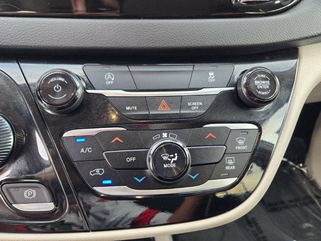 Used 2024 Chrysler Voyager LX FWD image 14