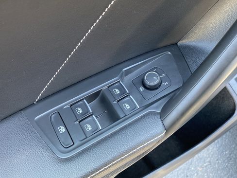 Used 2023 Volkswagen Tiguan SE R-Line image 27