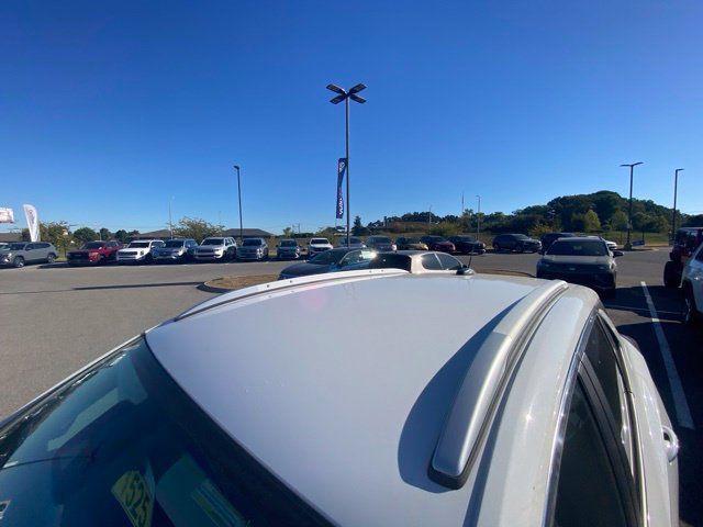 Used 2024 Buick Encore GX Sport Touring FWD image 3