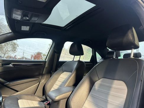 Used 2018 Volkswagen Passat 3.6 FWD image 11