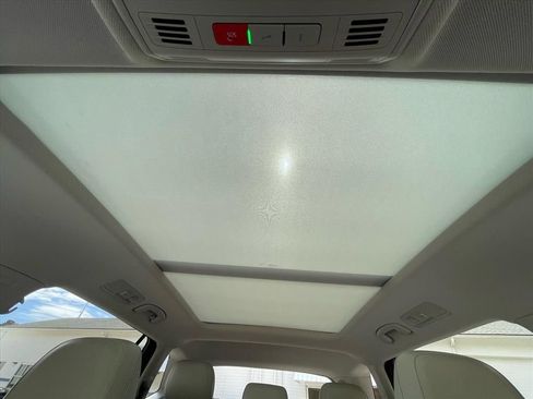 Used 2023 Volkswagen Tiguan SE image 6