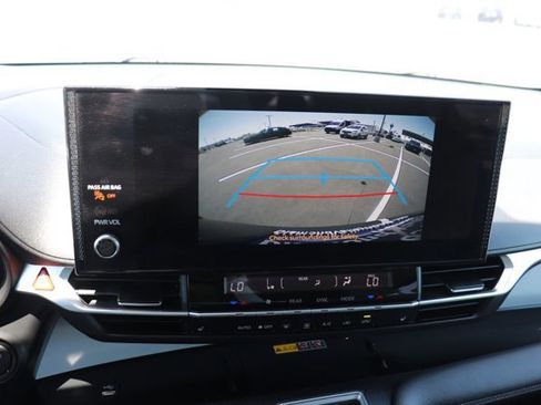 Used 2025 Toyota Sienna XLE FWD image 30