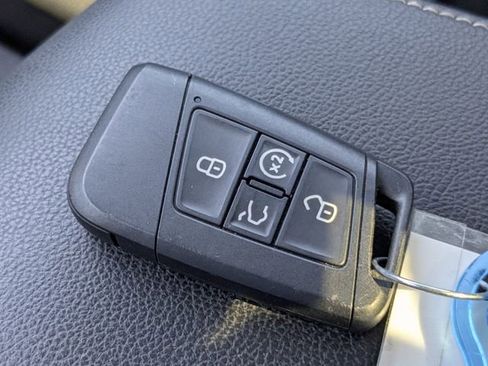 Used 2024 Volkswagen Tiguan SE R-Line image 37