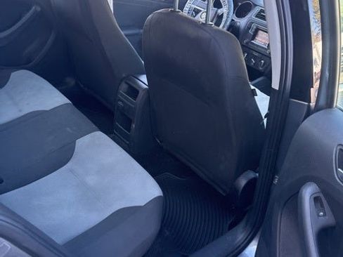 Used 2017 Volkswagen Jetta S image 30