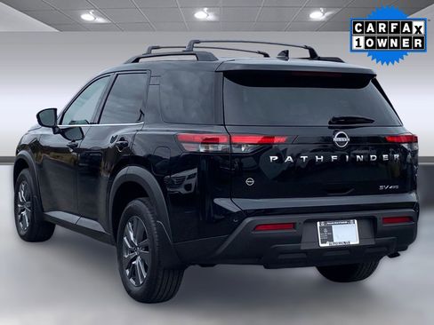 Used 2024 Nissan Pathfinder SV image 3