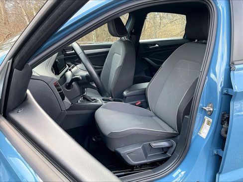 Used 2025 Volkswagen Jetta Sport image 10