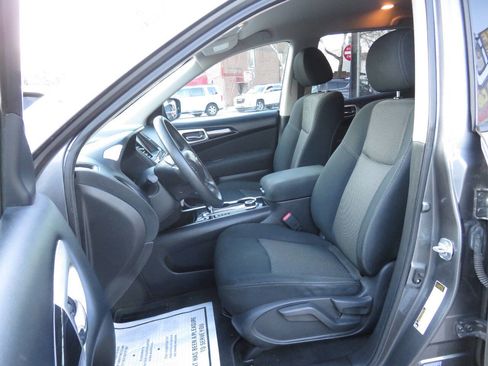 Used 2017 Nissan Pathfinder S image 10