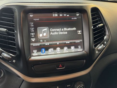 Used 2017 Jeep Cherokee Limited AWD/4WD image 27