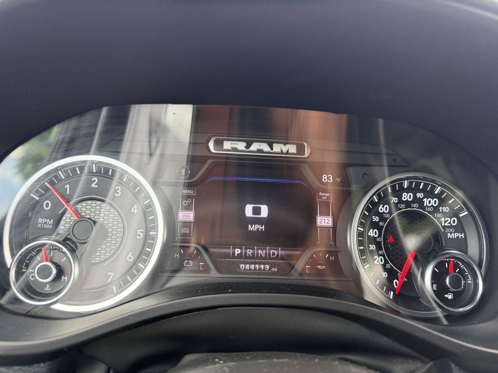 Used 2024 RAM 1500 Laramie AWD/4WD image 12