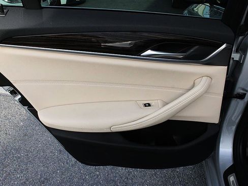 Used 2020 BMW 530i w/ Convenience Package image 17