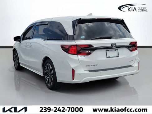 Used 2025 Honda Odyssey Elite image 4