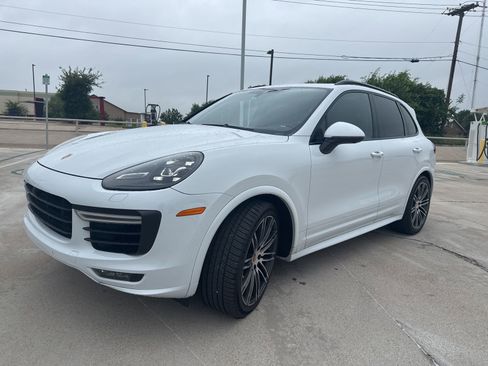 Used 2016 Porsche Cayenne Turbo AWD/4WD image 7