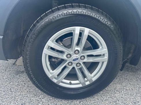 Used 2023 Ford Explorer XLT w/ Equipment Group 202A AWD/4WD image 3