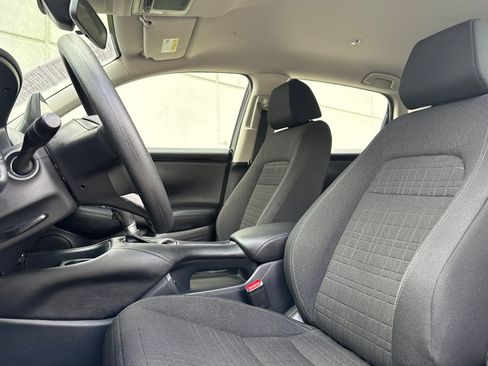 Used 2025 Honda HR-V LX image 5