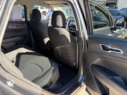 Used 2025 Kia Sportage LX image 18