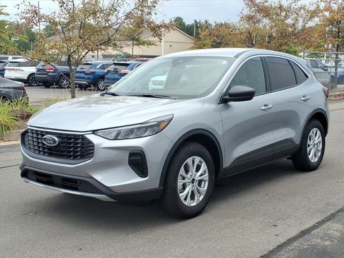 Certified 2024 Ford Escape Active image 3