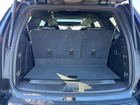 Used 2021 Chevrolet Tahoe Z71 w/ Luxury Package AWD/4WD image 6