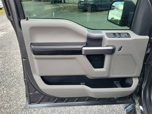 Used 2019 Ford F150 XLT w/ Equipment Group 302A Luxury image 8