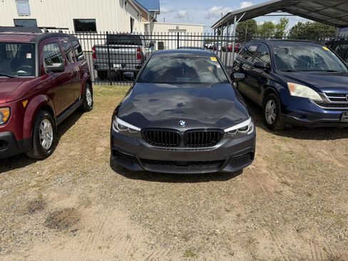 Used 2018 BMW 540i w/ M Sport Package RWD image 2