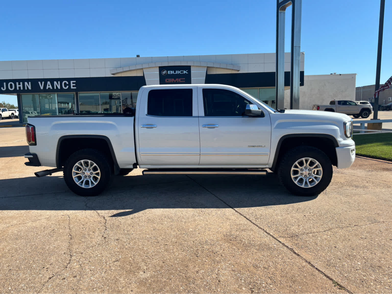 Used 2018 GMC Sierra 1500 Denali w/ Denali Ultimate Package AWD/4WD image 8
