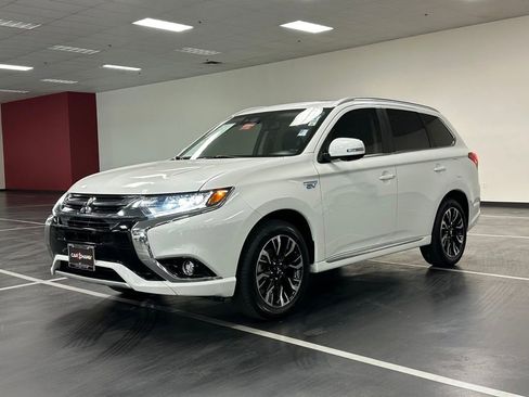 Used 2018 Mitsubishi Outlander GT AWD/4WD image 3