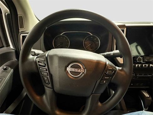Used 2025 Nissan Frontier SV image 11