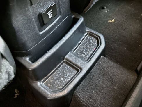 Used 2022 Jeep Wrangler Unlimited Sahara AWD/4WD image 28