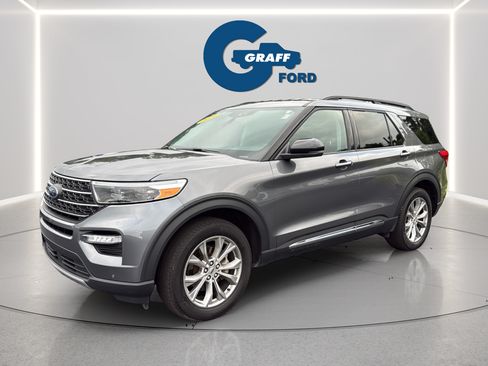 Used 2024 Ford Explorer XLT w/ Equipment Group 202A AWD/4WD image 3