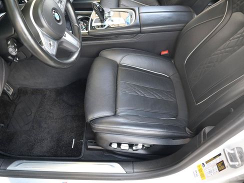 Used 2022 BMW 740i w/ M Sport Package RWD image 38