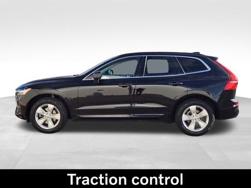 Certified 2022 Volvo XC60 B5 Momentum image 6