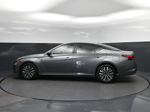 Used 2024 Nissan Altima 2.5 SV FWD image 4