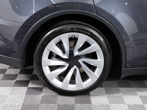 Used 2026 Tesla Model Y AWD image 40