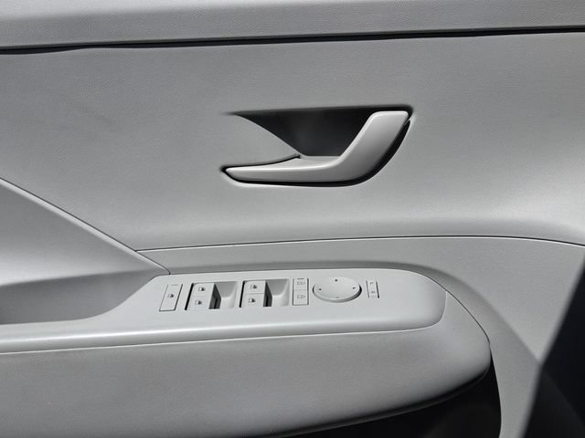 Used 2025 Hyundai Kona SEL AWD/4WD image 32