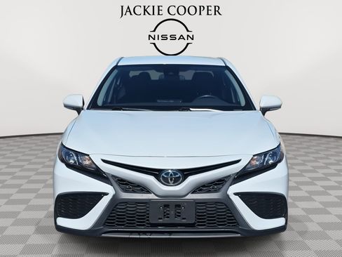 Used 2023 Toyota Camry SE image 2