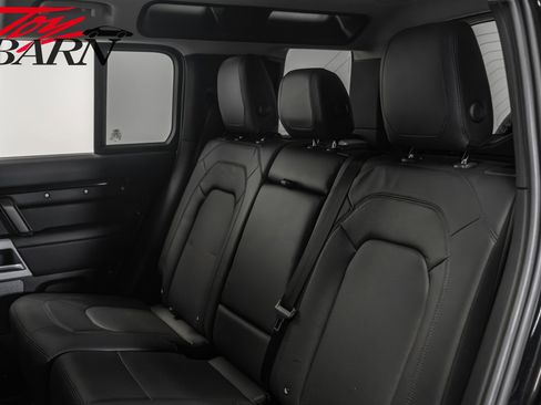 Used 2024 Land Rover Defender 110 SE image 40