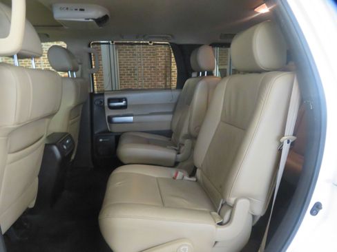 Used 2018 Toyota Sequoia Limited w/ Safety & Convenience Package AWD/4WD image 20