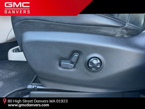 Used 2018 Chrysler Pacifica Touring-L image 11