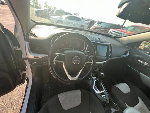 Used 2014 Jeep Cherokee Latitude w/ Comfort/Convenience Group AWD/4WD image 10