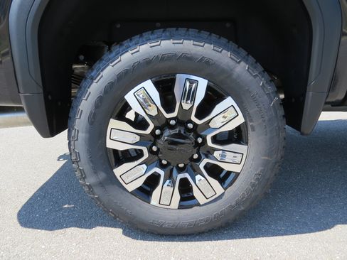 New 2025 GMC Sierra 2500 Denali w/ Denali Reserve Package image 13