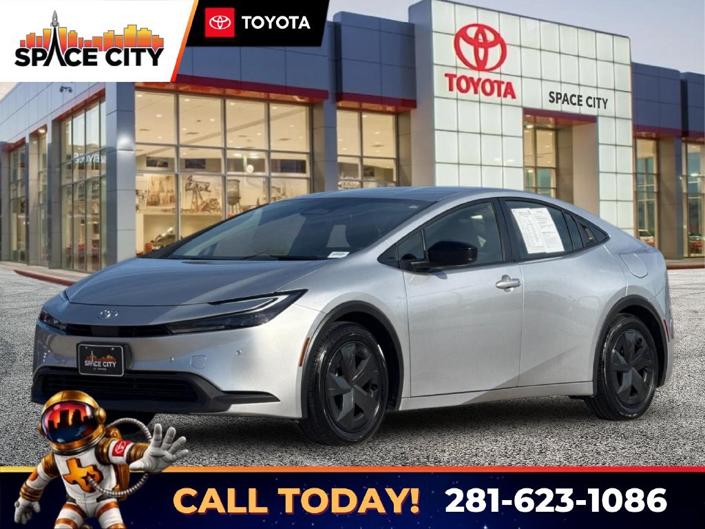 Used 2026 Toyota Prius LE FWD image 1