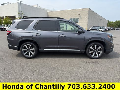 Certified 2024 Honda Pilot Touring image 8