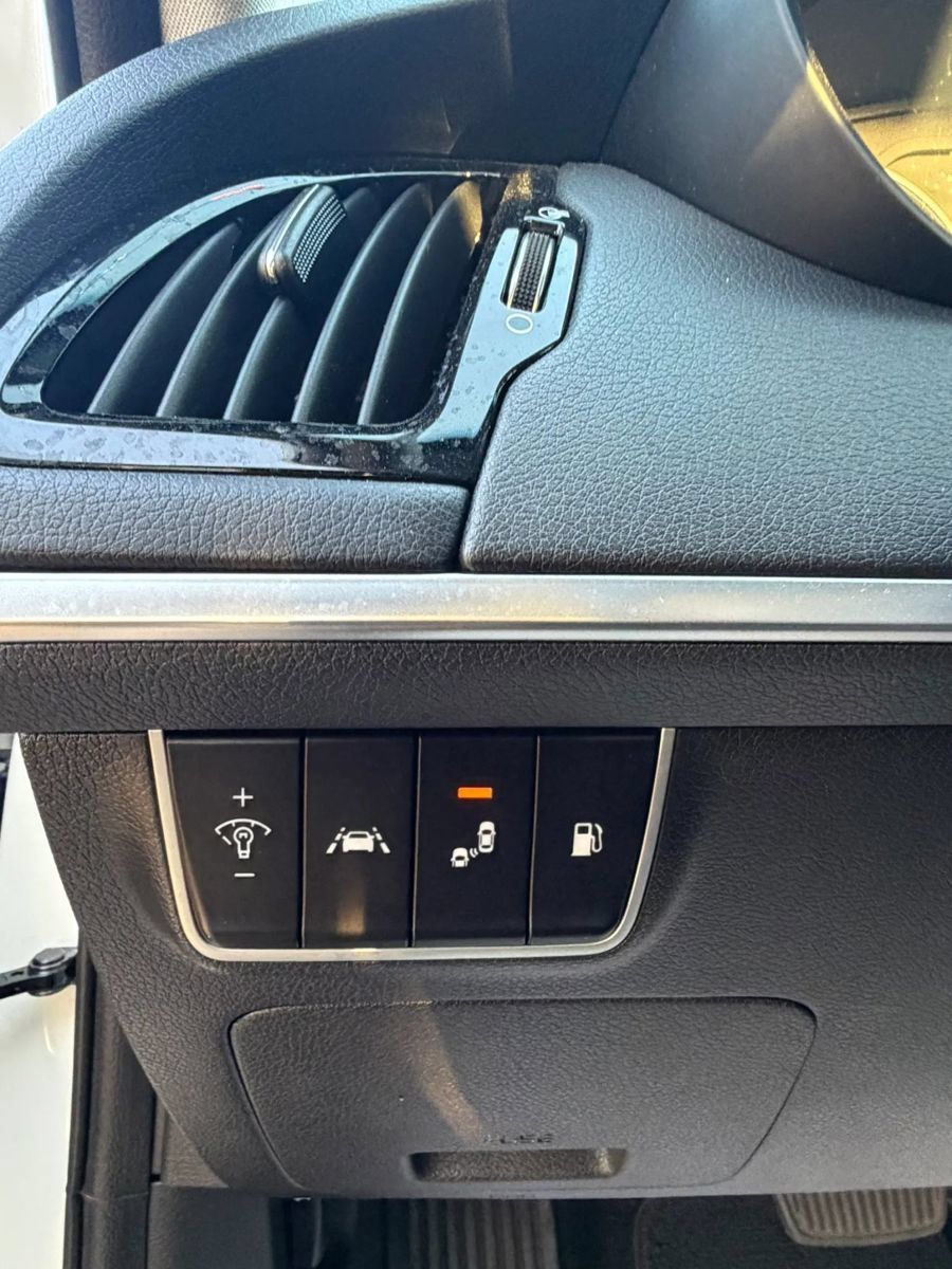 Used 2018 Kia Stinger RWD image 30