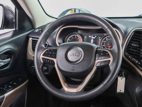 Used 2018 Jeep Cherokee Latitude image 12