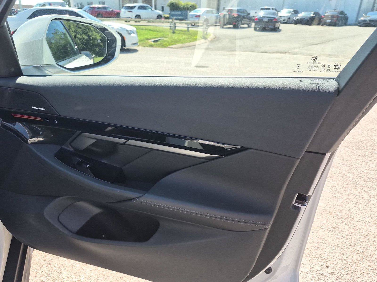 Used 2026 BMW 530i RWD image 36