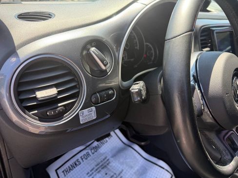 Used 2014 Volkswagen Beetle TDI FWD image 19