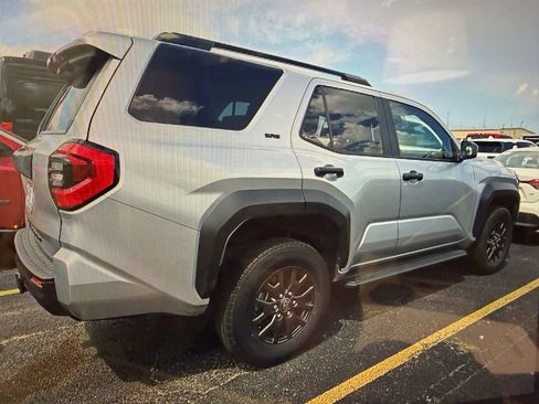 Used 2025 Toyota 4Runner SR5 AWD/4WD image 3